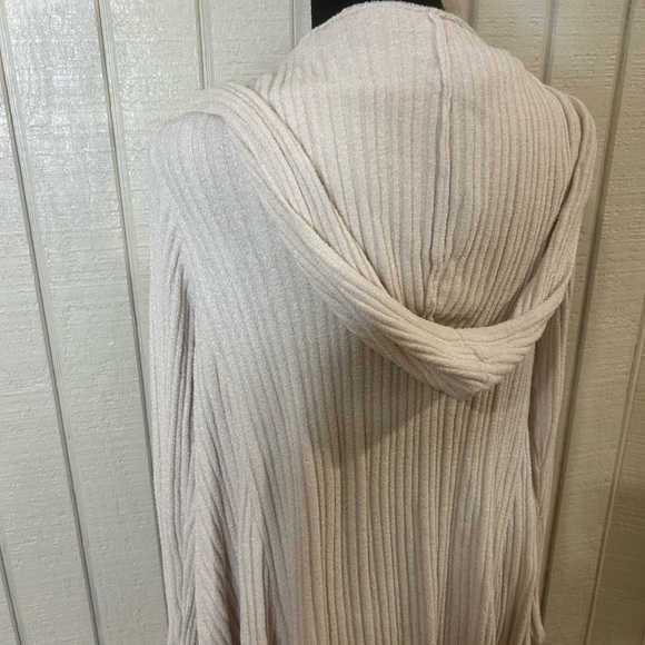 Barefoot Dreams Cozy Chic Ultra Lite Namaste Hooded Rib Cardigan, size medium. - Picture 2 of 7